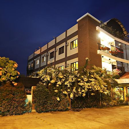 North Garden Suites Davao Exterior photo
